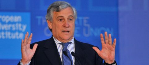 Dopo la curva Fanfani e la 'fermata Lollobrigida' arriva la stazione Tajani