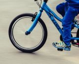 Un bambino in bicicletta © Pixabay.