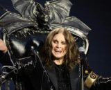 Ozzy Osbourne durante il concerto d'addio del 5 luglio 2025 ( screenshot © SkyNews)