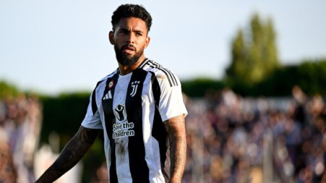 Douglas Luiz - &copy;️ X Juventus FC