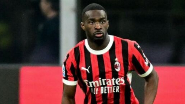 Fikayo Tomori con la maglia del Milan &copy; Instagram