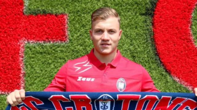 Il difensore del Crotone, Nicolò Armini - © Facebook / FcCrotone