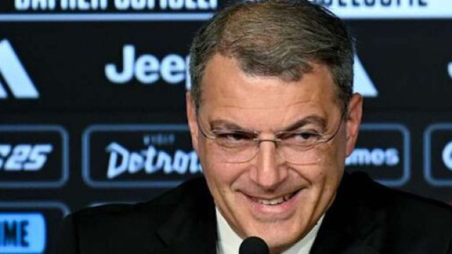Damien Comolli in conferenza stampa &copy; Juventus FC