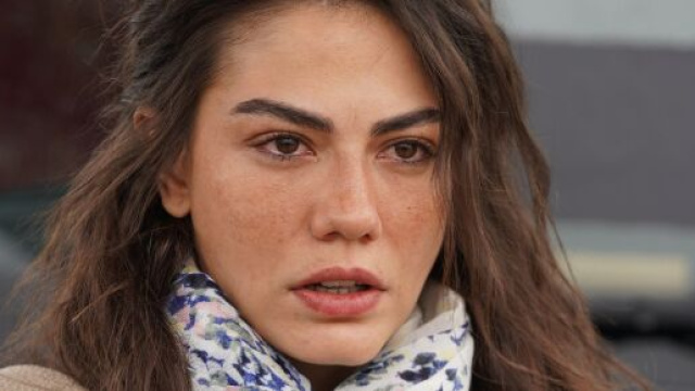 Demet Özdemir (Farah Erşadi) in una scena di Io sono Farah – © Mediaset.