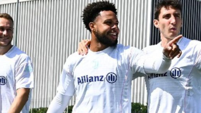 Weston McKennie con Teun Koopmneiners e Andrea Cambiaso &copy; Juventus FC