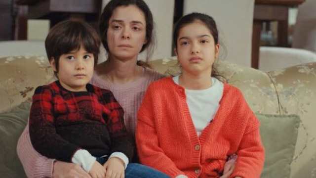 Doruk, Bahar e Nisan &ndash; Screenshot &copy; La forza di una donna.