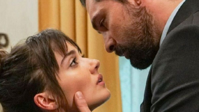 Zeynep e Alihan in Forbidden Fruit – © Mediaset. Zeynep e Alihan in Forbidden Fruit – © Mediaset.