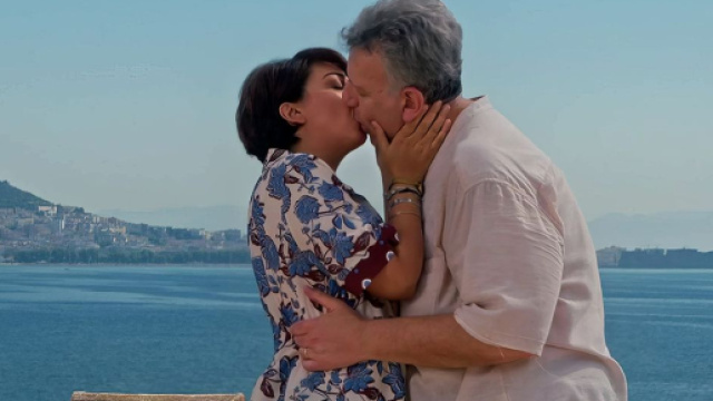 Mariella Altieri (Antonella Prisco) e Guido Del Bue (Germano Bellavia) © Un Posto al Sole Rai