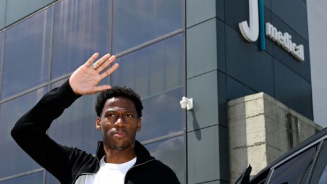Jonathan David arrivato al JMedical &copy; Juventus FC