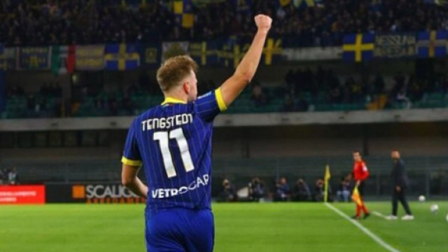 Tengstedt con la maglia del Verona – Fonte: © Instagram