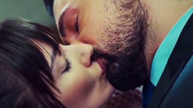 Zeynep e Alihan in Forbidden Fruit – © Mediaset. Zeynep e Alihan in Forbidden Fruit – © Mediaset.