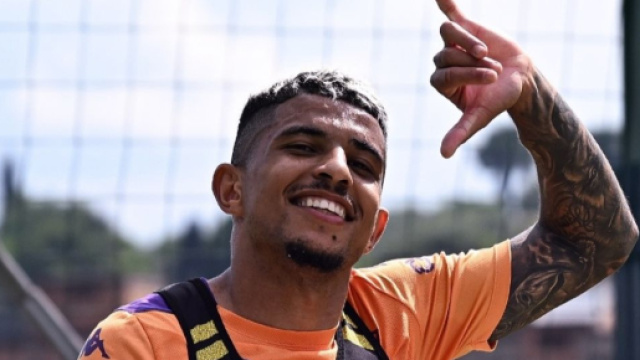 Dodo con la maglia della Fiorentina (© Instagram)