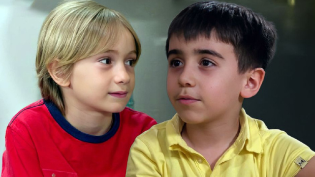 I piccoli Antonio Nicotera (Eduardo Scafora) e Lollo Altieri (Vincenzo Lovriso) © Un Posto al Sole Rai