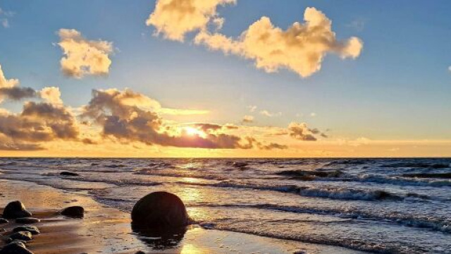 Spiaggia al tramonto (©pixabay.com)