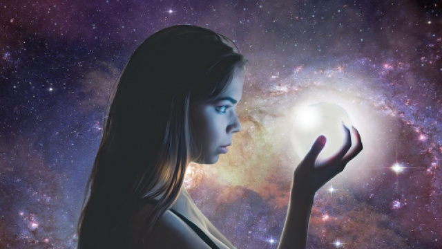 Donna con una sfera di luce tra le mani - © Pixabay IA.