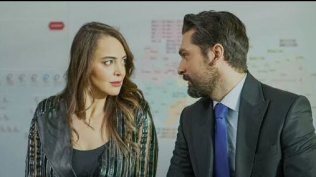 Lal e Alihan in una scena di Forbidden Fruit © Mediaset.