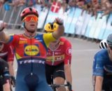 La vittoria di Mads Pedersen – © Screenshot Eurosport.