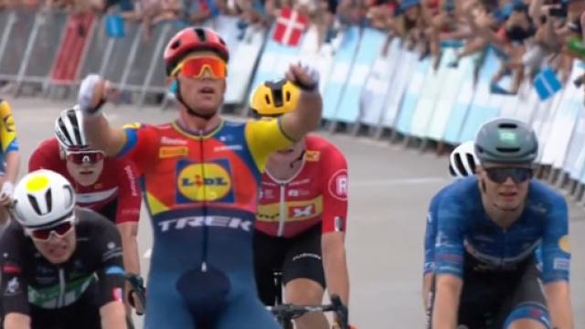 La vittoria di Mads Pedersen – © Screenshot Eurosport.