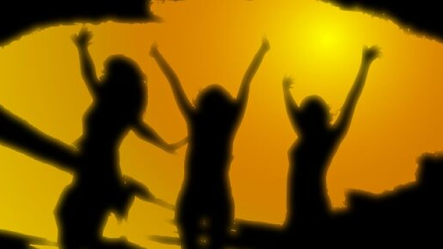 Silhouette di ragazze © Immagine di Pixabay