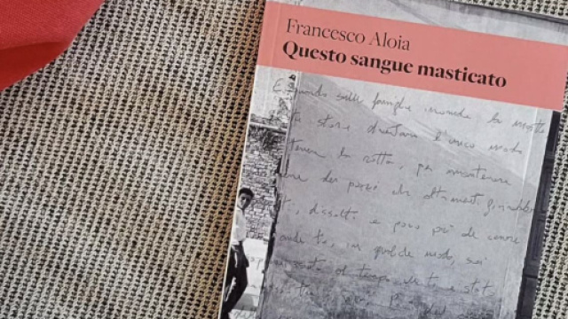 Cover del libro di Francesco Aloia, 'Questo sangue masticato' - © Instagram.