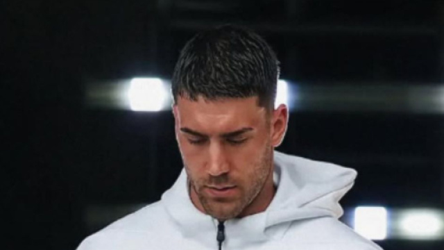 Dusan Vlahovic con la felpa della Juventus © Instagram