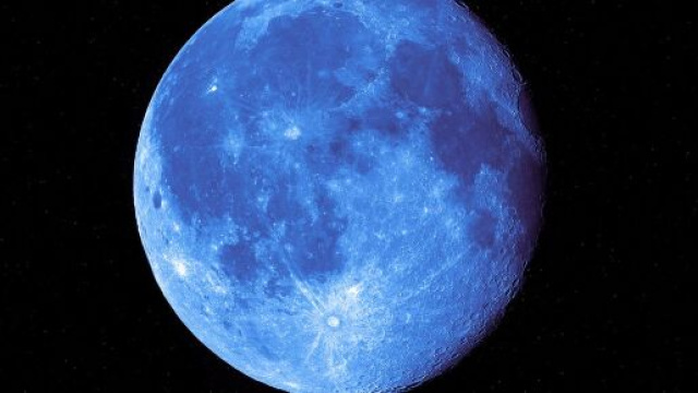 Una Luna blu nello spazio © Pixabay.