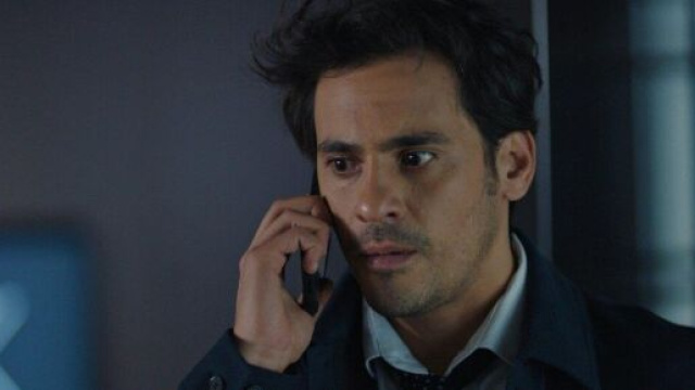 Tolga in una scena di Tradimento © Canale 5.