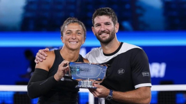 Sara Errani e Andrea Vavassori con il trofeo del doppio misto agli US Open 2025 ©Sara Errani @saraerrani87