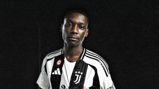 Kolo Muani presentato dalla Juventus - © Juve