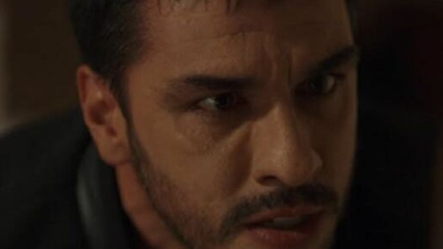 Il personaggio di Nuh in una scena de La Notte nel cuore © Mediaset.