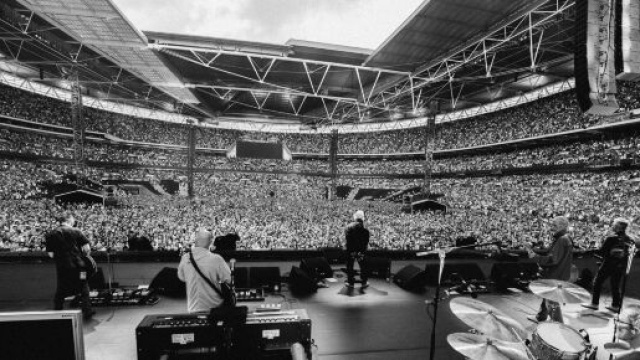Gli Oasis durante un recente concerto (© Facebook)