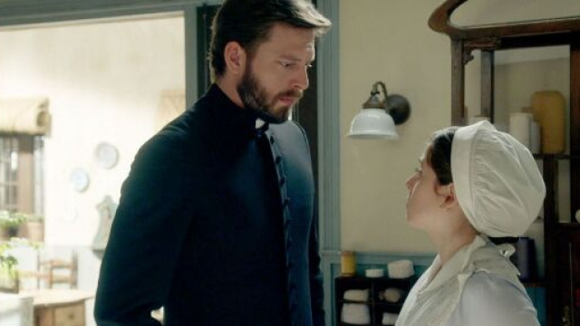 Padre Samuel e Maria – © Mediaset / La Promessa.