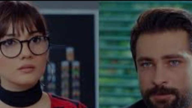 Zeynep e Alihan in una scena di Forbidden Fruit © Mediaset.