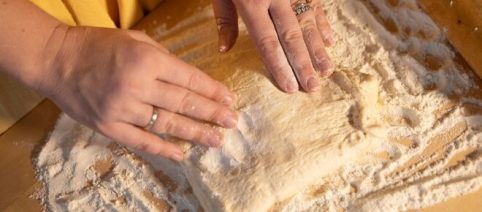 I testaroli, un piatto povero della tradizione romana