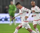Giacomo Manzari con la maglia del Bari © Instagram