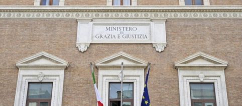 Concorso Ministero giustizia: 2970 posti per diplomati e laureati con solo prova scritta