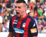 Vladimir Golemic con la maglia del Crotone - © Facebook / FcCrotone