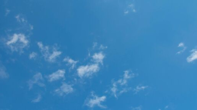 Cielo sereno velato di nuvole © Pexels