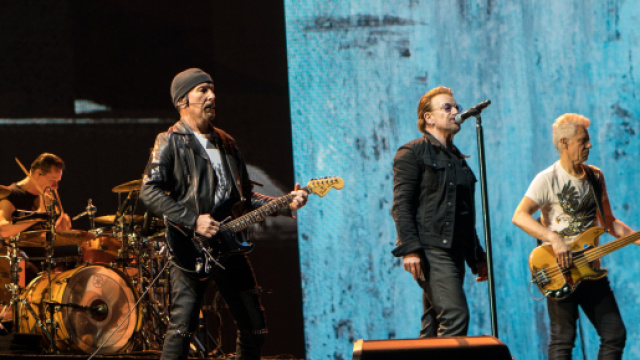 Gli U2 durante un concerto a Bruxelles nel 2017 (© Wikimedia Commons)