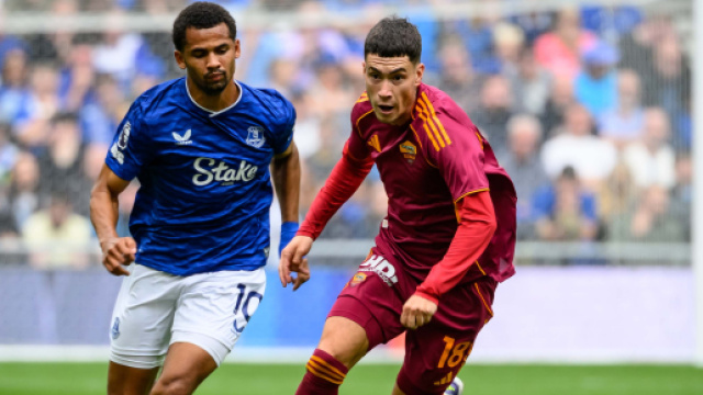 Matias Soulé in campo contro l'Everton © AC Roma