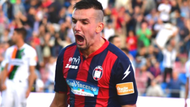 Vladimir Golemic con la maglia del Crotone © Facebook