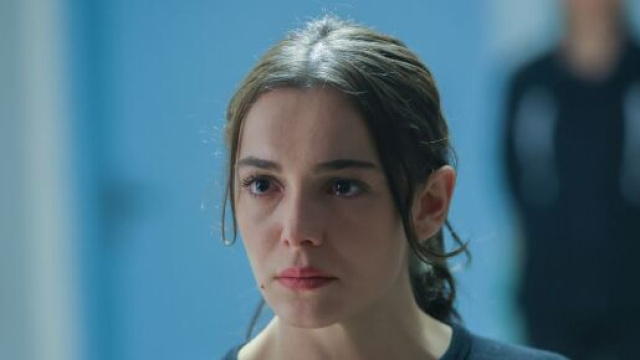Hafsanur Sancaktutan (Melek Çakırça) in una scena di La notte nel cuore © Mediaset.