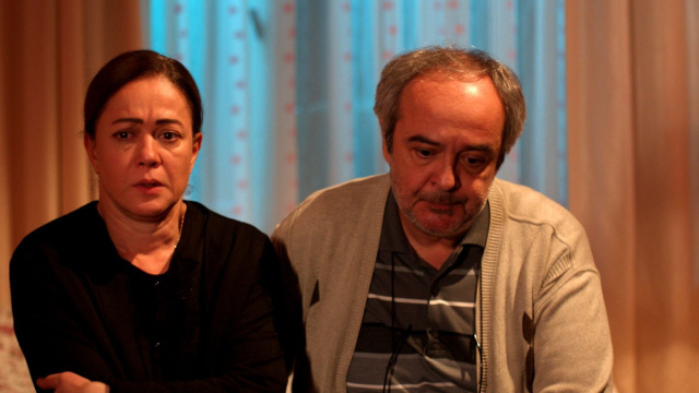 Bennu Yıldırımlar &egrave; Hatice Sarıkadı, Şerif Erol &egrave; Enver Sarıkadı. &copy; Immagine Mediaset