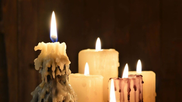 Candele accese - © Immagine Pixabay
