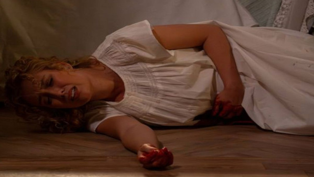 Ana Garcés (Jana) in una scena. Screenshot © La Promessa.