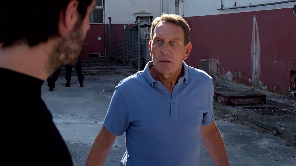 Un posto al sole, anticipazioni al 3 ottobre: Roberto Ferri minacciato ...