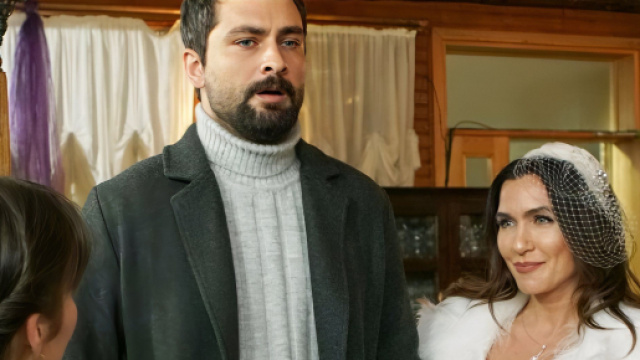 Zeynep, Alihan ed Ender - screenshot © Forbidden Fruit.