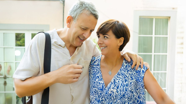 Guido Del Bue (Germano Bellavia) e Mariella Altieri (Antonella Prisco) © Un Posto al Sole Rai