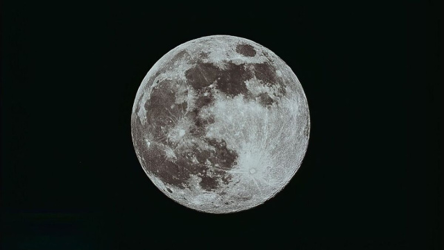 La Luna vista da vicino &copy; Pixabay.