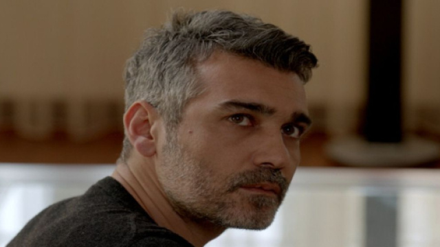 Caner Cindoruk (Sarp) in una scena. Screenshot La forza di una donna © Canale 5